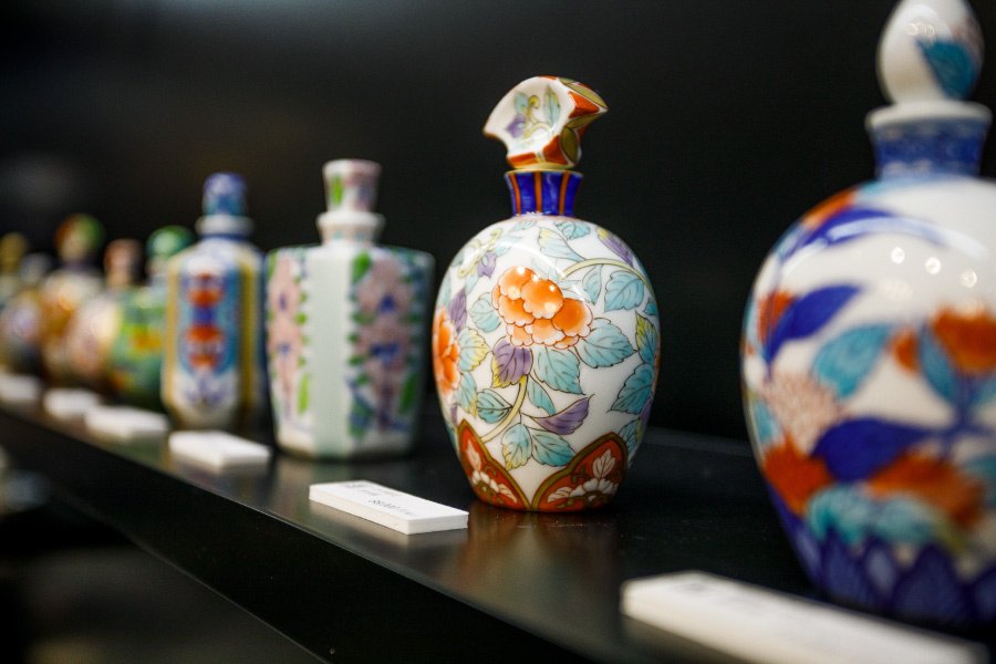 ほぼ未使用 大川内山 畑萬作 鍋島焼 酒器 徳利 2客 大盃 3客 底