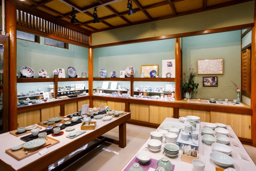 ♥値下中 高級鍋島・伊万里焼 川副虎仙作の蛸唐草模様が青磁に手
