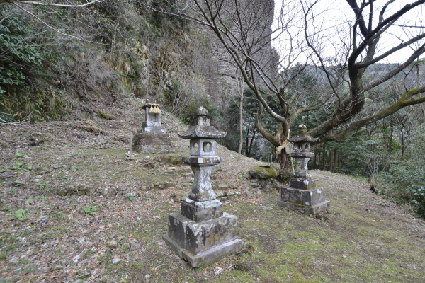 日峯さん
